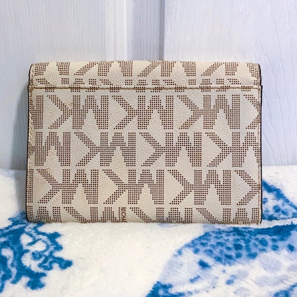 🚫SOLD🚫 🛩 Michael Kors Jet Set Travel Clutch Wallet - Picture 3 of 8